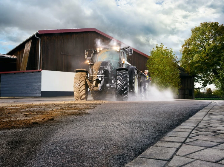 Campaign_agriculture_tractor_valtra_oth_05_CI15-Screen.jpg