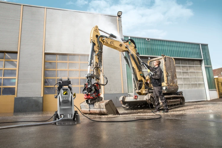 HD_8_18_4_MXA_Plus_construction_app_02_CI15-150_DPI.jpg