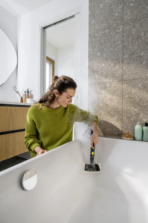 SC_Anniversary_Edition_flexible_hand_nozzle_bathroom_bathtub_app_01_CI20-300_dpi.jpg