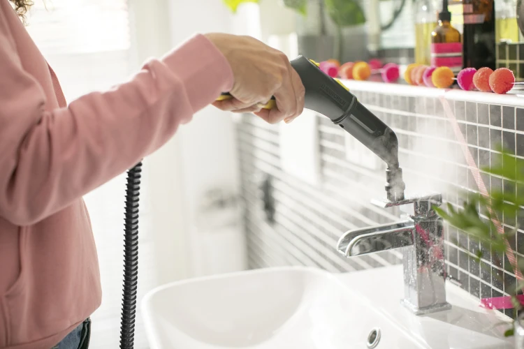 SC_hand_nozzle_bathroom_sink_app_01_CI20-300_dpi.jpg